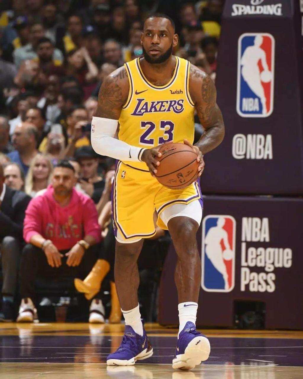 手共进退 手共进退